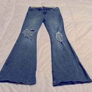 Hollister size 7R 28/31  high rise flare ripped jeans